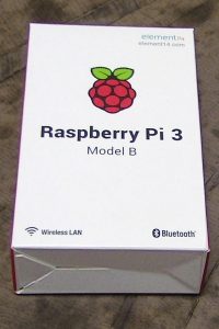 Raspberry Pi 3の箱(表側)