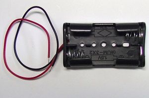 写真18、リード線付きの単3×2本用電池ボックス