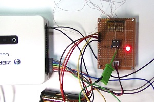 写真35、LED制御基板へのロジックアナライザのプローブの取り付け