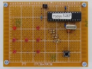 写真11、Arduino互換機を搭載した電子サイコロ基板(表面)