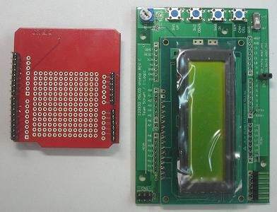 写真4、半田付けに使う赤いシールド(左)とグラフィックLCDシールド(右)